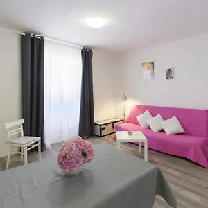  Apartment Anja